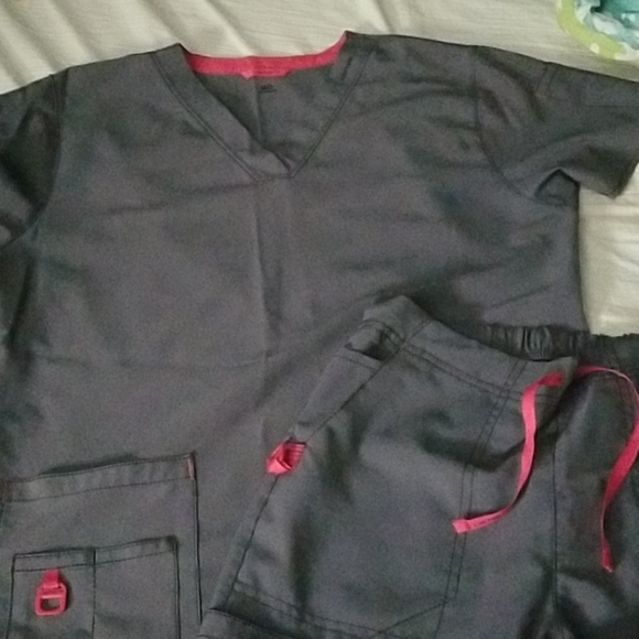 2 piece carhart scrub outfir